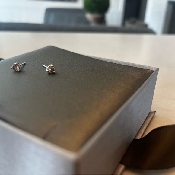 Diamond Stud Earrings. Silver. 0.5 carat. - Picture 3 of 9